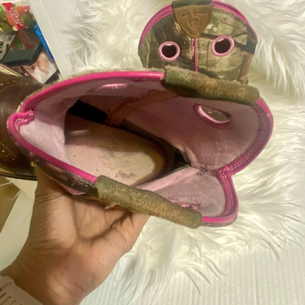 Ariat Brown and Camo Boots with Pink Trim - Picture 5 of 14